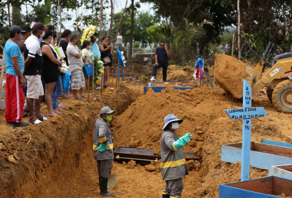 A primeira cidade a registrar um cenário de caos foi Manaus, onde os cemitérios tiveram...