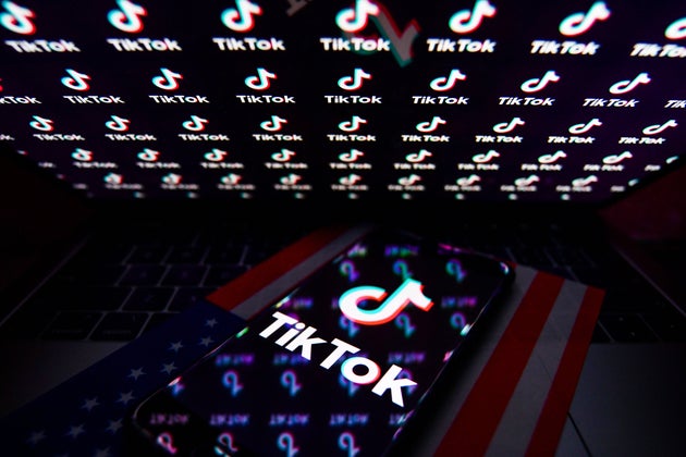 Tiktok Feud Is Pulling Canada Between The U S And China Again Experts Huffpost Canada