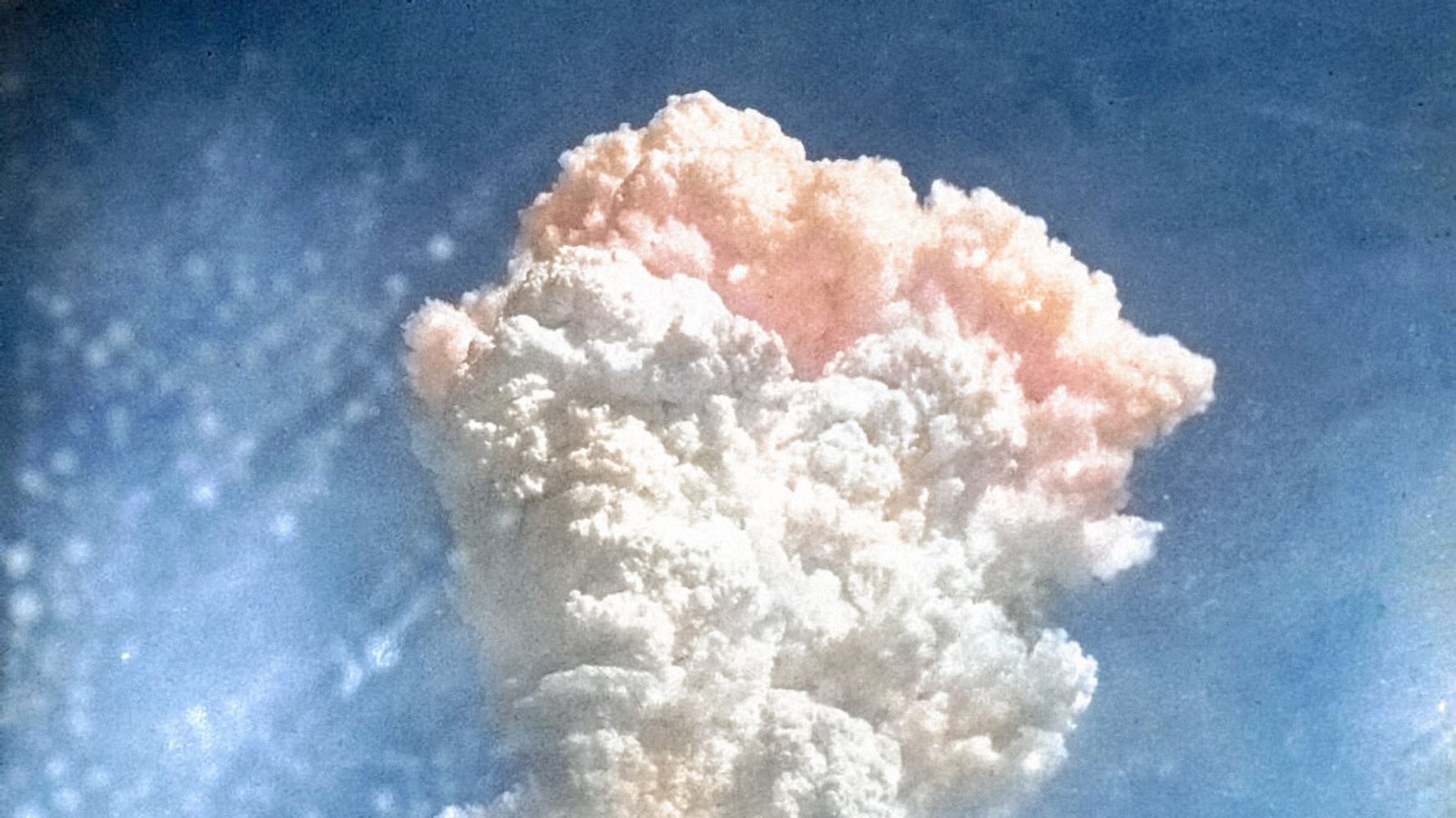 広島原爆投下から75年 Aiでカラー化された赤いキノコ雲の写真に胸が締め付けられる ハフポスト