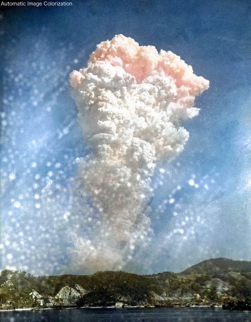 広島原爆投下から75年。AIでカラー化された赤いキノコ雲の写真に胸が締め付けられる | ハフポスト NEWS