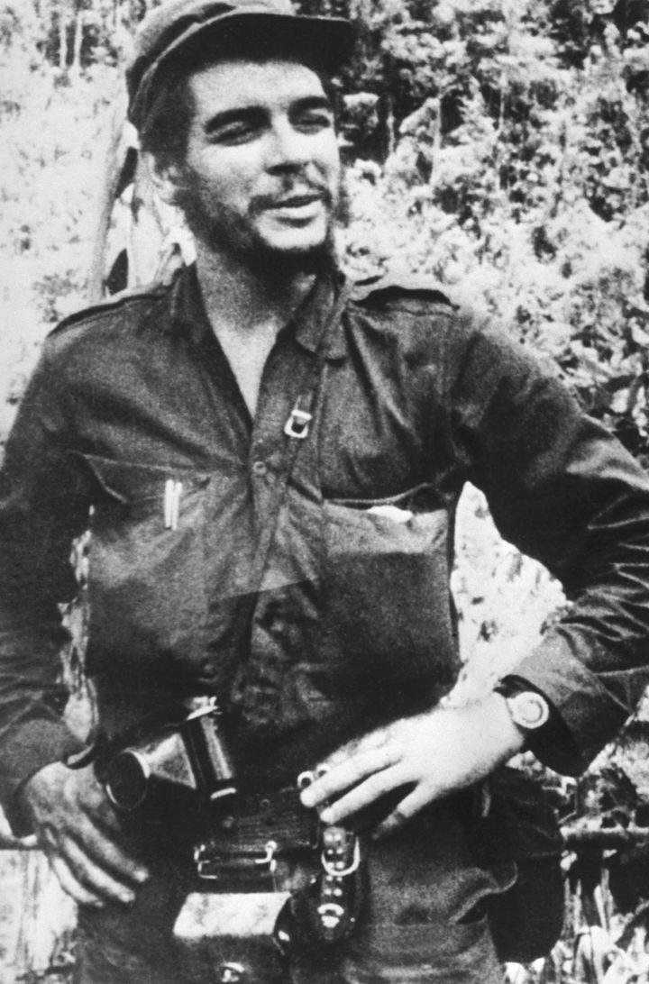 CUBA - JANUARY 01: Portrait between 1956 and 1959 of Ernesto GUEVARA in the Sierra Maestra's mountains (Central Cuba), during the Castroist revolution. Fidel CASTRO's right arm, Che GUEVARA is leading a guerilla action against Dictator BATISTA's troops who controlled the island. (Photo by Keystone-France/Gamma-Keystone via Getty Images)