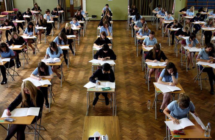 Exam regulator Ofqal has said GCSE students in England will be able to drop subject areas in English literature and history exams next year.