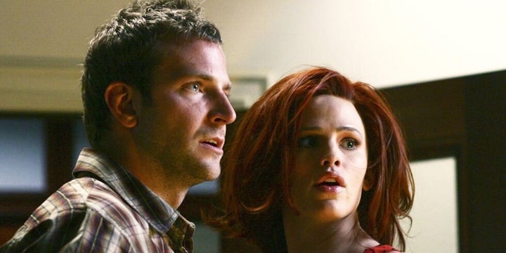 Bradley Cooper y Jennifer Garner, en la serie 'Alias' (2001).