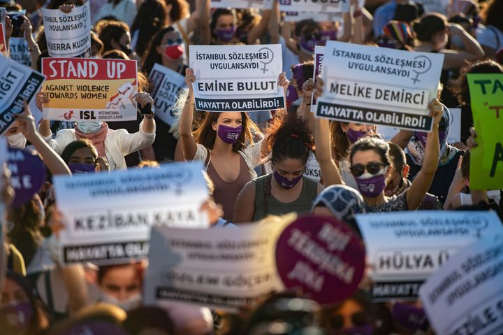 5 Αυγούστου 2020 - Διαδηλώσεις γυναικών στην Κωνσταντινούπολη, οι οποίες ζητούν την εφαρμογή της Σύμβασης της Κωνσταντινούπολης για την πρόληψη της βίας κατά των γυναικών και της ενδοοικογενειακής βίας.