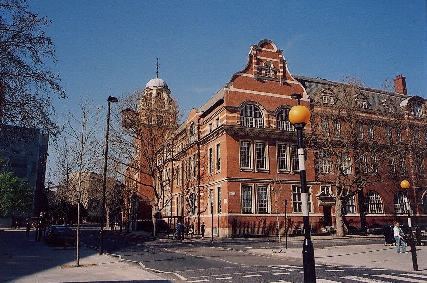 Lecturer Called Students Henna Weird Brown Stuff And Unprofessional, London Uni Hears