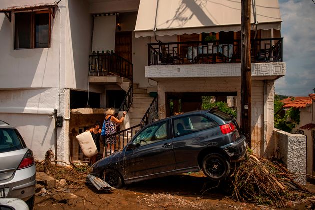 Ερευνες για έναν ακόμη αγνοούμενο από τις πλημμύρες στη Εύβοια, τουλάχιστον επτά οι