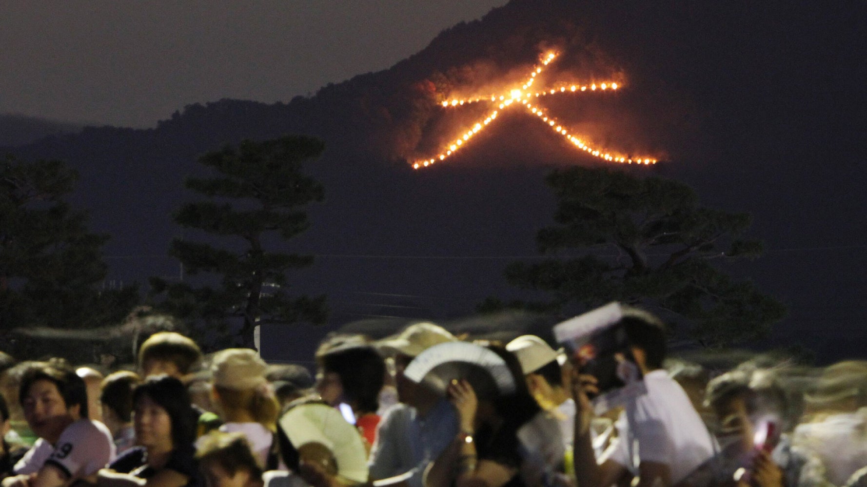 京都の魂を蔑ろにする 送り火 のニセ点灯 そもそも 五山送り火 なぜ大事なのか ハフポスト News 京都の魂を蔑ろにする 送り火 のニセ点灯 そもそも 五山送り火 なぜ大事なのか ハフポスト News