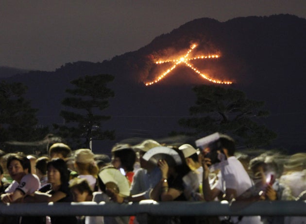 京都の魂を蔑ろにする 送り火 のニセ点灯 そもそも 五山送り火 なぜ大事なのか ハフポスト