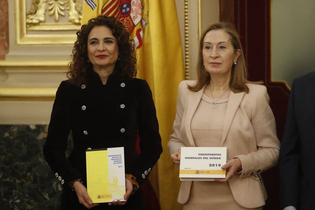 La ministra de Hacienda, María Jesús Montero, presenta el proyecto de presupuestos para 2019 a la presidenta...