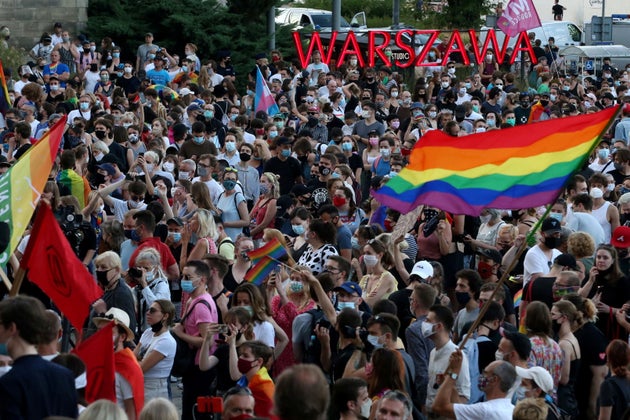 Pessoas protestam em Varsóvia, na Polônia, por direitos