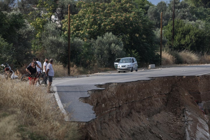 Οι ζημιές στην γέφυρα στο Λήλαντα ποταμό στο Βασιλικό Ευβοίας προκάλεσαν κυκλοφοριακό κομφούζιο στο νησί. 