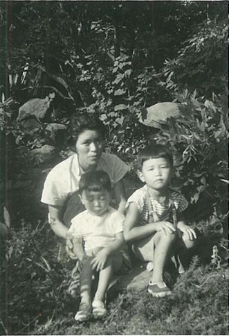 頌子さん（左上）と息子2人
