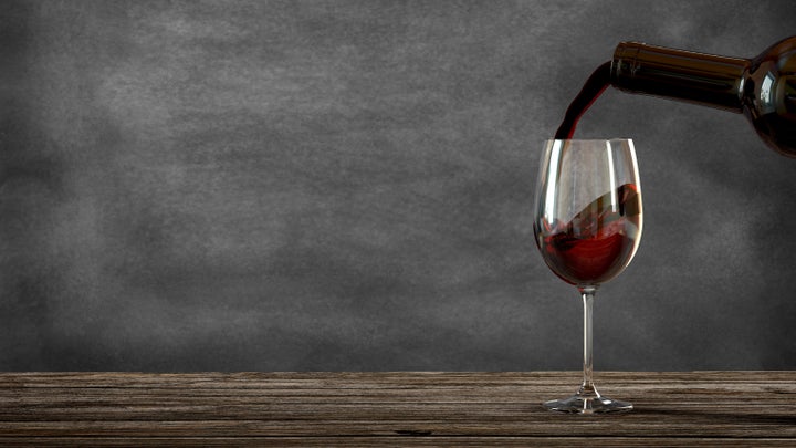 Vino tinto, de la botella a la copa.