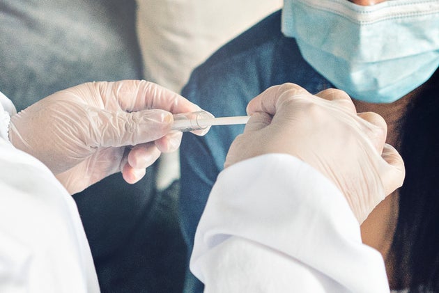 Salgono i contagi: +412 in un giorno. In Emilia Romagna tampone a chi rientra da Grecia e Spagna Salgono i contagi: +412 in un giorno. In Emilia Romagna tampone a chi rientra da Grecia e Spagna