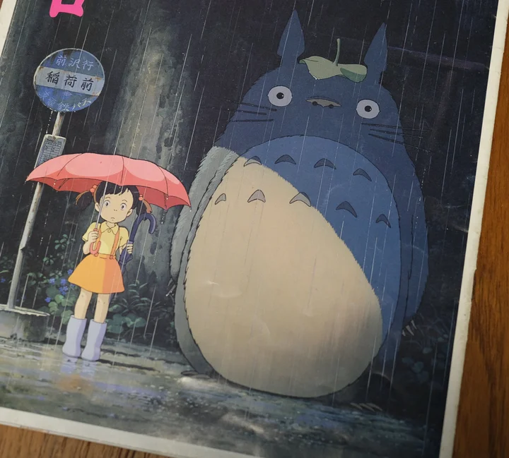 となりのトトロ のミステリー トトロの隣にいる 謎の少女 の正体は ハフポスト アートとカルチャー となりのトトロ のミステリー トトロの隣にいる 謎の少女 の正体は ハフポスト アートとカルチャー