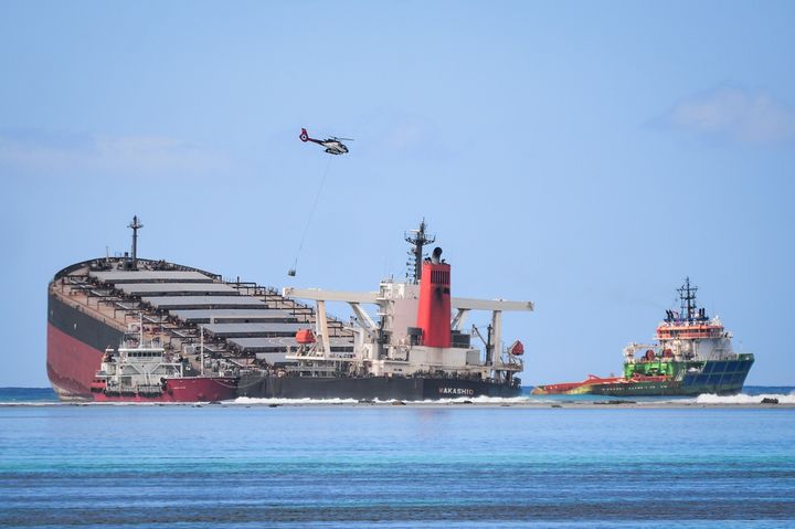 The MV Wakashio has split apart after it ran aground and caused oil leakage in southeast Mauritius.