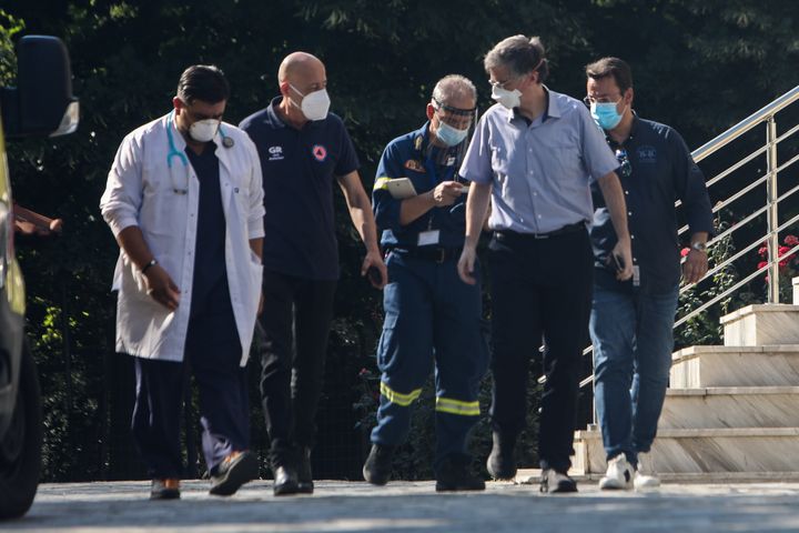 Ο εκπρόσωπος του Υπουργείου Υγείας, λοιμωξιολόγος Σωτήρης Τσίοδρας, μετέβη εσπευσμένα σε γηροκομείο στο Ασβεστοχώρι Θεσσαλονίκης, όπου έχουν εντοπιστεί τουλάχιστον 36 κρούσματα κορονοϊού.