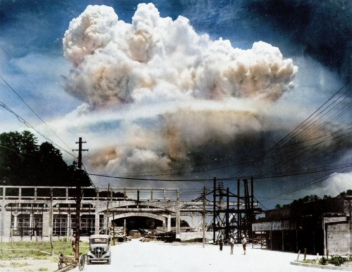 1945年8月9日11時2分、長崎原爆投下。長崎市の推定人口24万人のうち約7万4000人が死亡したとされる。写真は香焼島から松田弘道が撮影したきのこ雲