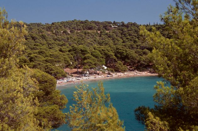 Παραλία στις Σπέτσες (Photo by Gerard SIOEN/Gamma-Rapho via Getty Images).