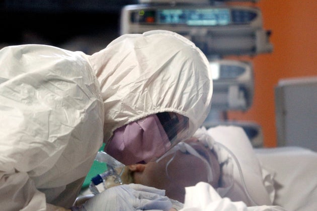 Coronavirus, il rapporto del general Lunelli: "Con un piano aggiornato l Coronavirus, il rapporto del general Lunelli: "Con un piano aggiornato l