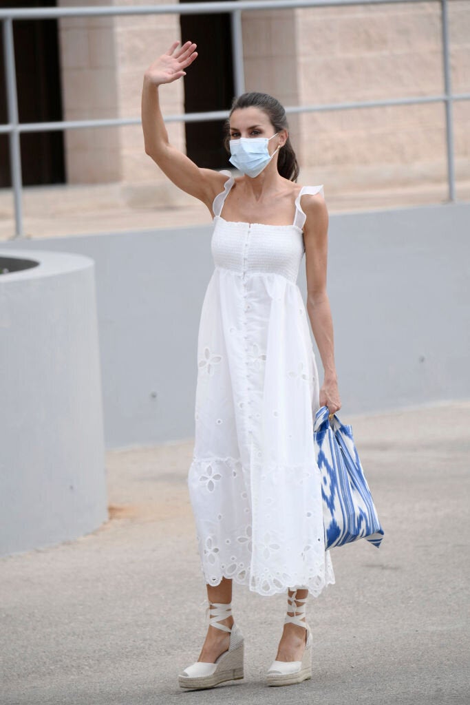 El vestido blanco de Letizia: inusual para la reina, tendencia entre las  'influencers' | El HuffPost Life