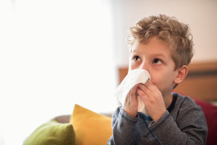 La saison des microbes risque d'être un casse-tête pour les parents qui travaillent, cette année.