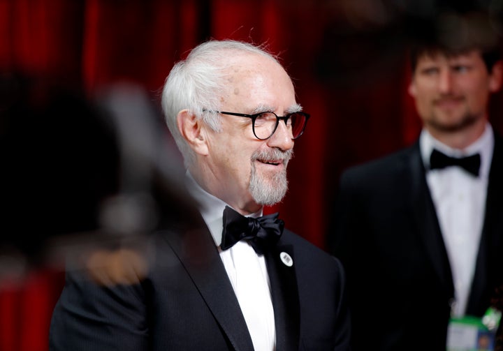 Jonathan Pryce lors des Oscars en février 2020.