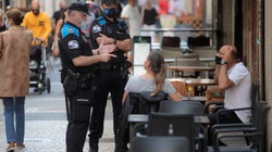 Un catedrático de Microbiología habla muy claro de la medida de prohibir fumar en la