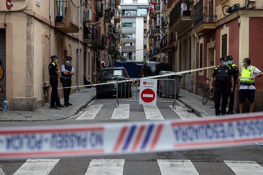 Tres Muertos Y Seis Heridos En El Incendio De Unos Bajos En Barcelona ...