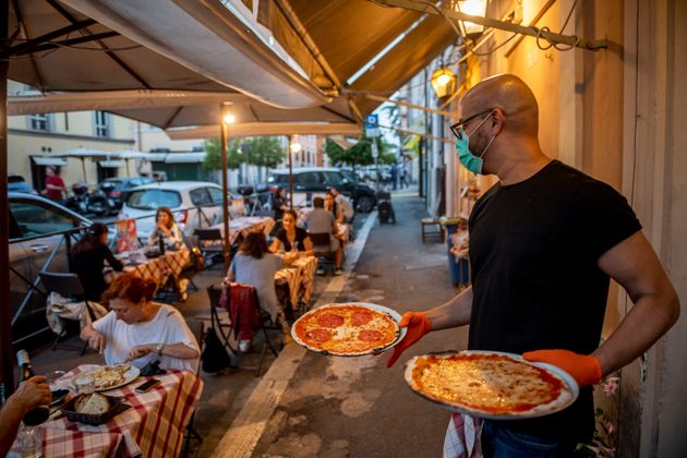 La terraza de la Pizzeria Luzzi en