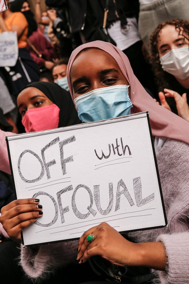 Youth protests in front of the Department for Education In London on August 16. Nearly 280 thousand students saw their A-Level grades downgraded after the introduction of the controversial award model Ofqual. 5 million GCSEs will be awarded using this algorithm.