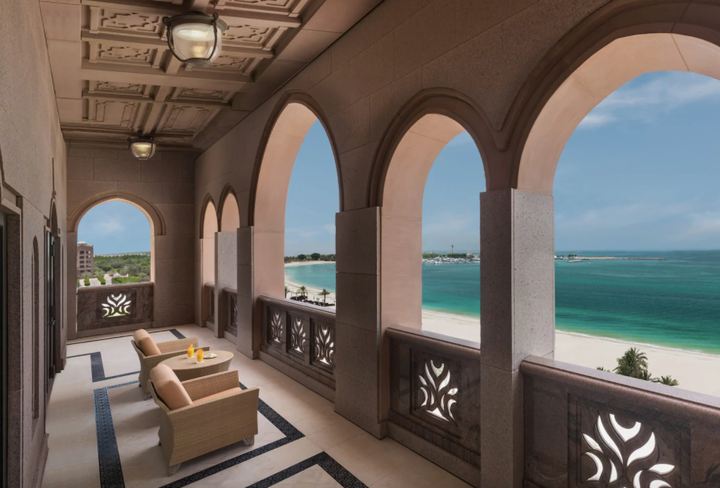 Balcón de Khaleej Suite.