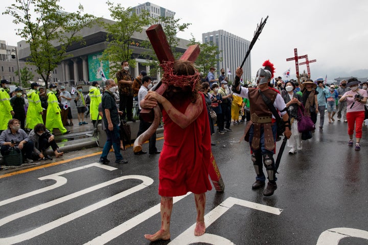 Tens of thousands of anti-government protesters march through the streets of South Korea's capital on Liberation Day ignoring official pleas to stay home amid a surge in coronavirus(COIVD-19) infections.