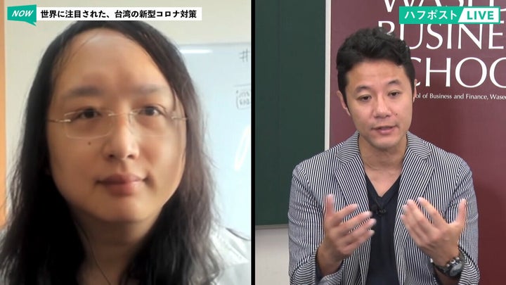 ハフライブで対話するオードリー・タンさん（左）と早稲田大学ビジネススクールの入山章栄教授（右）