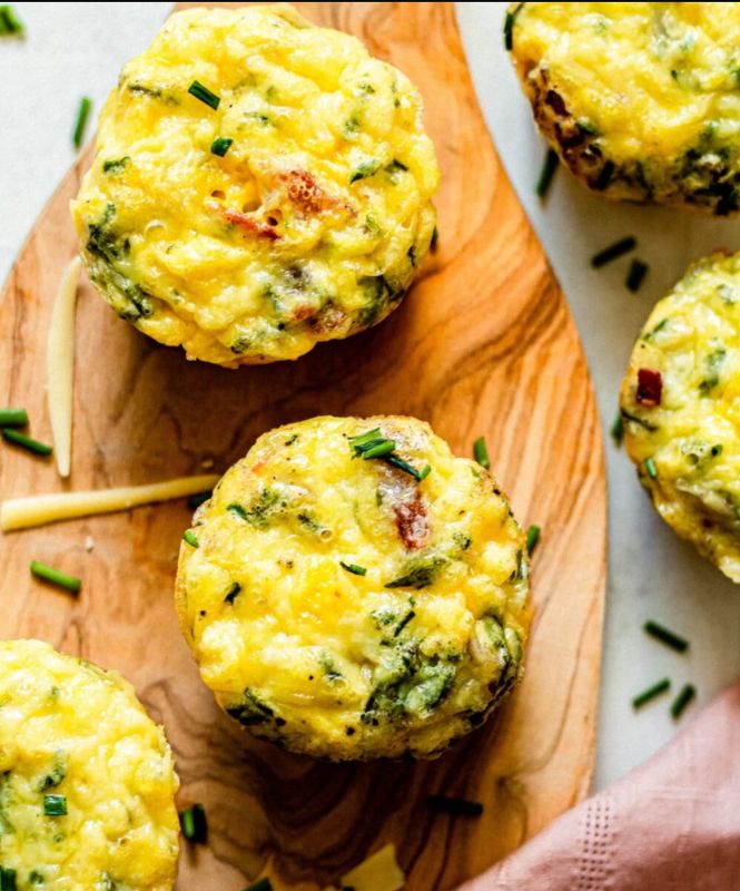 Bacon, Egg and Cheese Muffins from All The Healthy Things