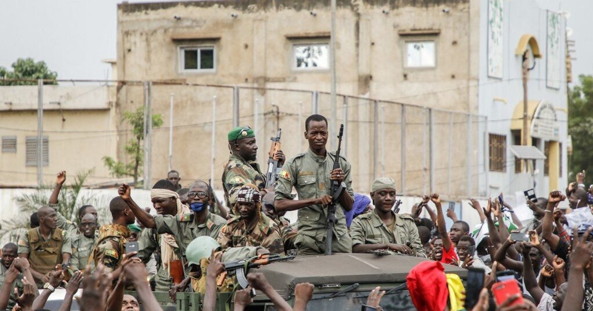 Mali Le Président Keïta Renversé Par Un Coup DÉtat Militaire Le Huffpost 