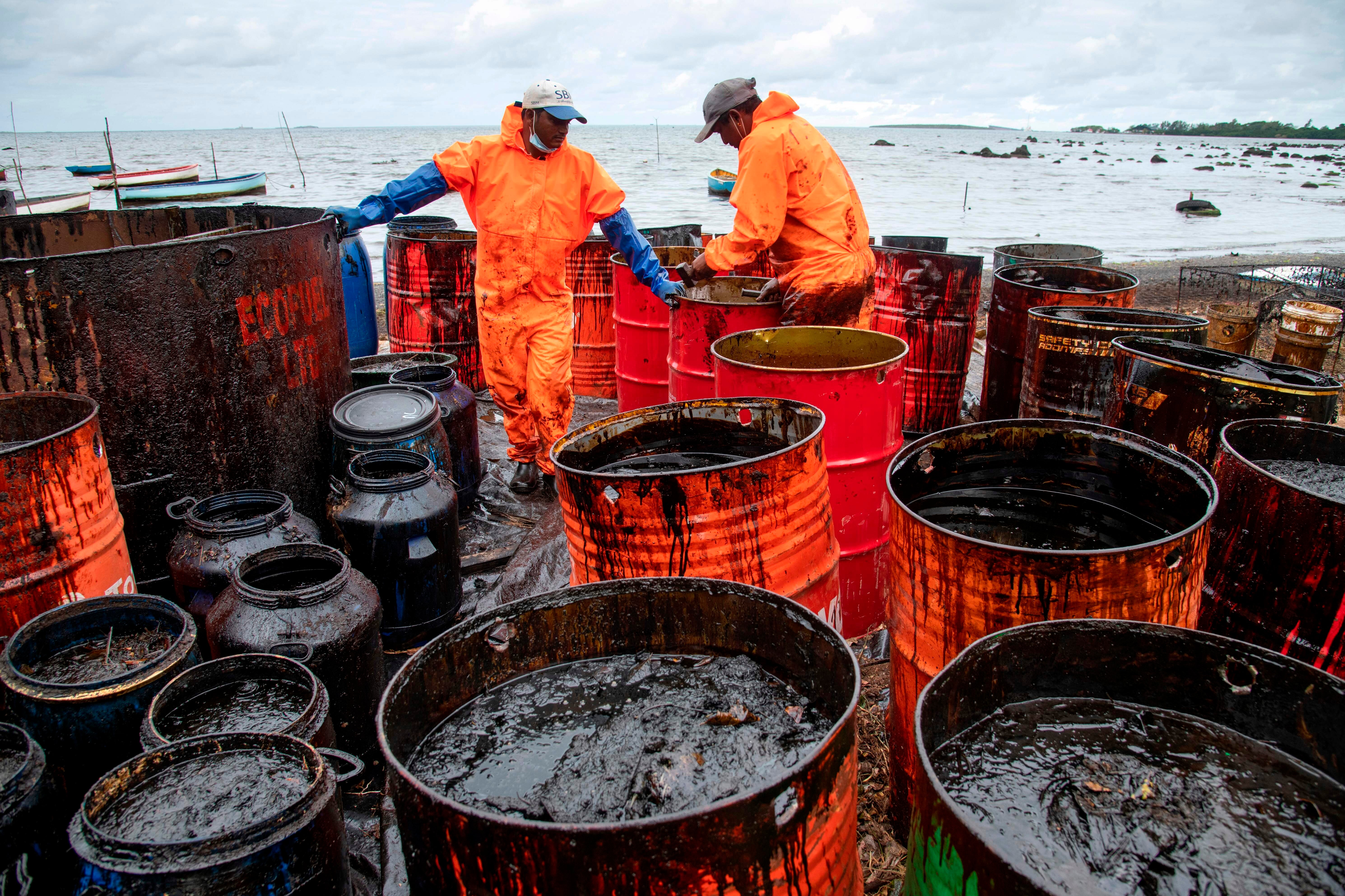 Море с нефтью