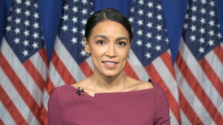 Alexandria Ocasio-Cortez a été critiquée pour ne pas avoir parlé de Joe Biden durant son intervention.