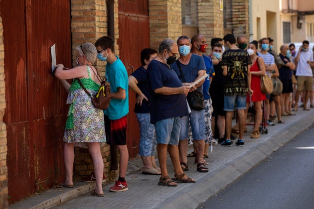 Colas para test masivos en un pueblo de Barcelona