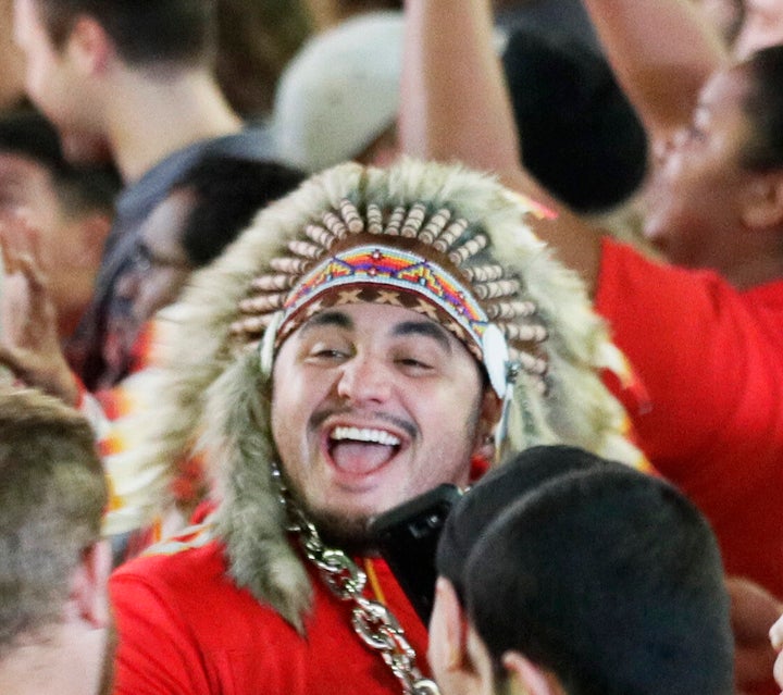 Kansas City Chiefs Ask Fans Not To Wear Native American Garb At Games | HuffPost Sports Kansas City Chiefs Ask Fans Not To Wear Native American Garb At Games | HuffPost Sports