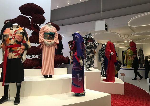 ロンドン V A Kimono 展 バーチャル リアル コロナ禍でのアート鑑賞について考える ハフポスト