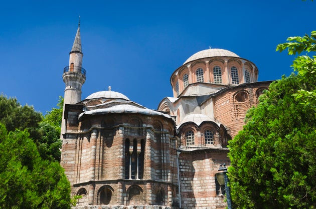 Apres Sainte Sophie La Turquie Reconvertit Une Autre Ex Eglise En Mosquee Le Huffpost