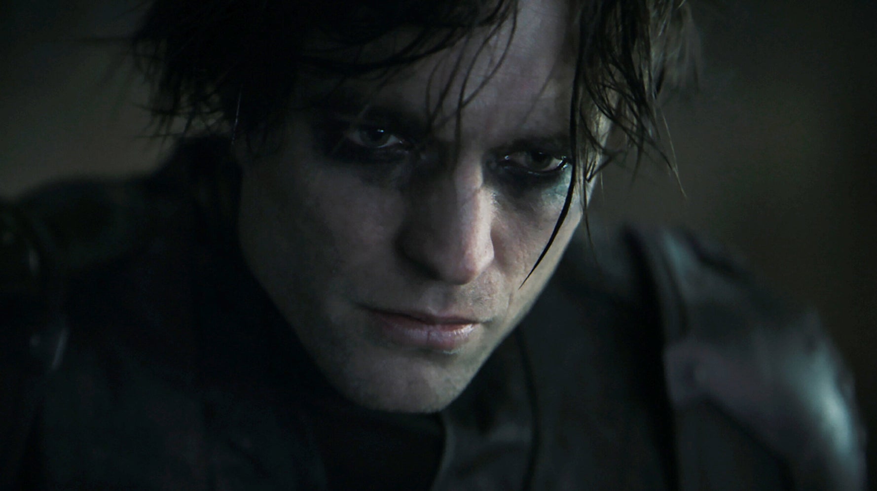 The Batman Teaser Reveals Robert Pattinson S Very Emo Looking Bruce Wayne Huffpost Uk The Batman Teaser Reveals Robert Pattinson S Very Emo Looking Bruce Wayne Huffpost Uk