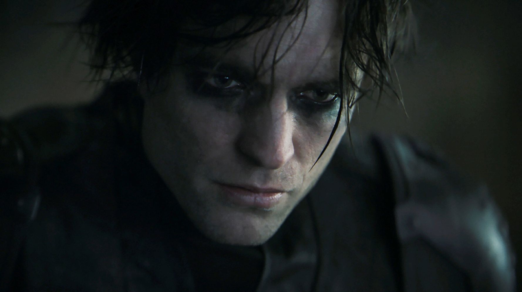 The Batman Teaser Reveals Robert Pattinson S Very Emo Looking Bruce Wayne Huffpost Uk