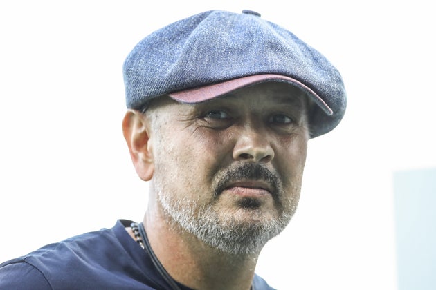 Sinisa Mihajlovic interrotto ai microfoni di Sky si infuria: “La fascia pubblicitaria la fai dopo caz*o” Sinisa Mihajlovic interrotto ai microfoni di Sky si infuria: “La fascia pubblicitaria la fai dopo caz*o”