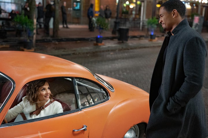 Rachael Leigh Cook and Damon Wayans Jr. in "Love, Guaranteed."