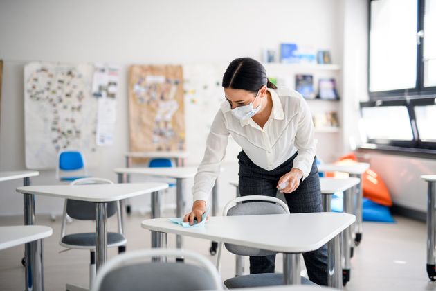 Scuola, l'incognita dei test sierologici ai prof. Ci salverà il fai da