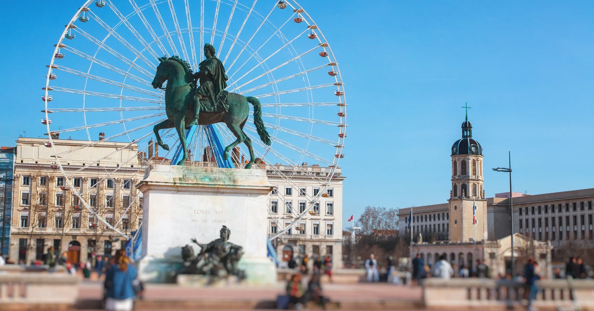 Agression D Augustin A Lyon Les Filles Impliquees Donnent Une Autre Version Que La Famille Le Huffpost