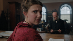 Millie Bobby Brown mène l’enquête dans le trailer du film sur la soeur de Sherlock