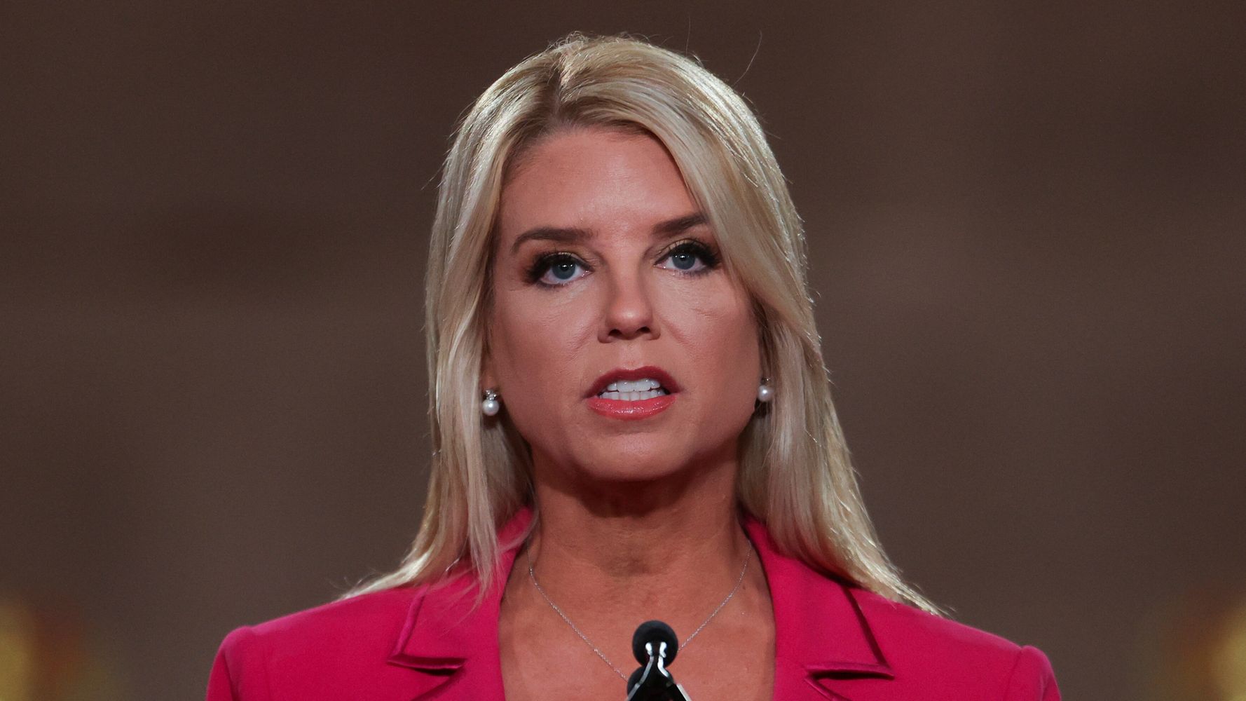 Pam Bondi Ex Florida Ag Once Accused Of Corruption Condemns Corruption At Rnc Huffpost